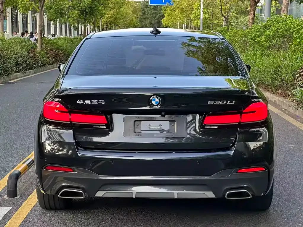 BMW 5 Series — фото 5