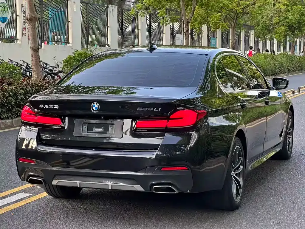 BMW 5 Series — фото 8