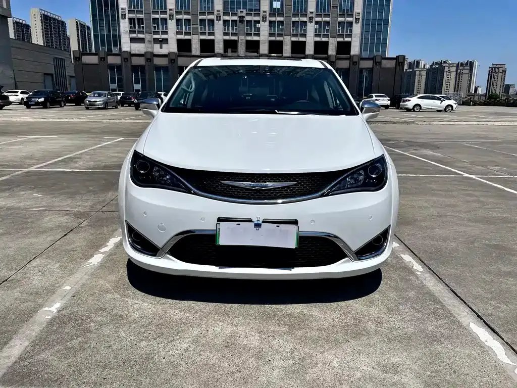 Chrysler Grand Voyager PHEV (Import) — фото 10