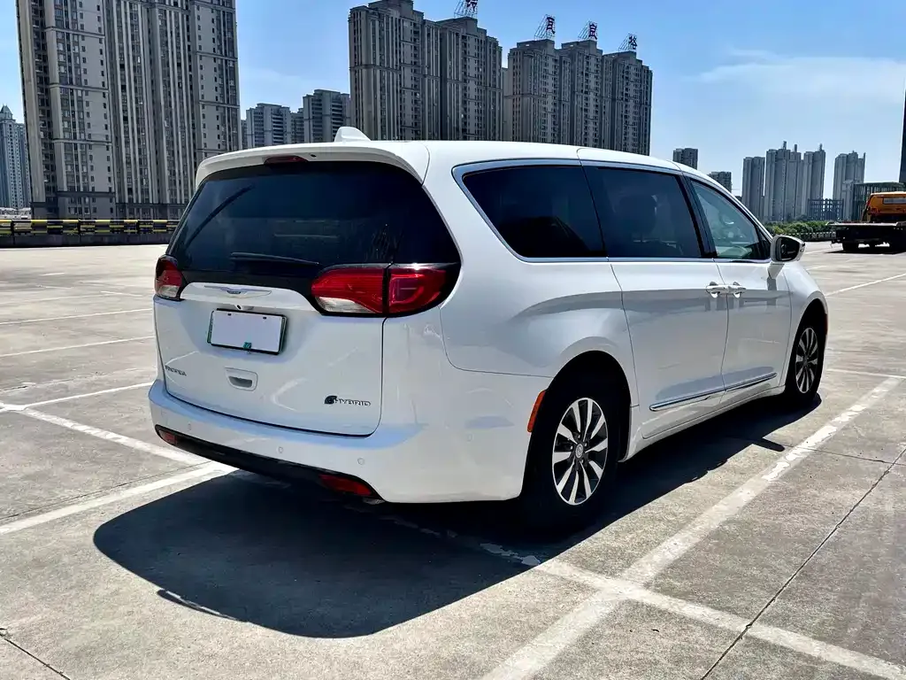Chrysler Grand Voyager PHEV (Import) — фото 4