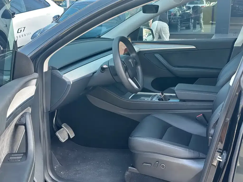 Tesla Model Y — фото 9