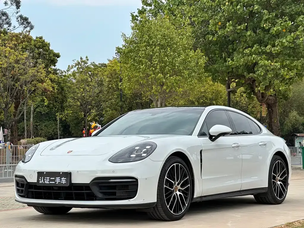 Porsche Panamera — фото 1