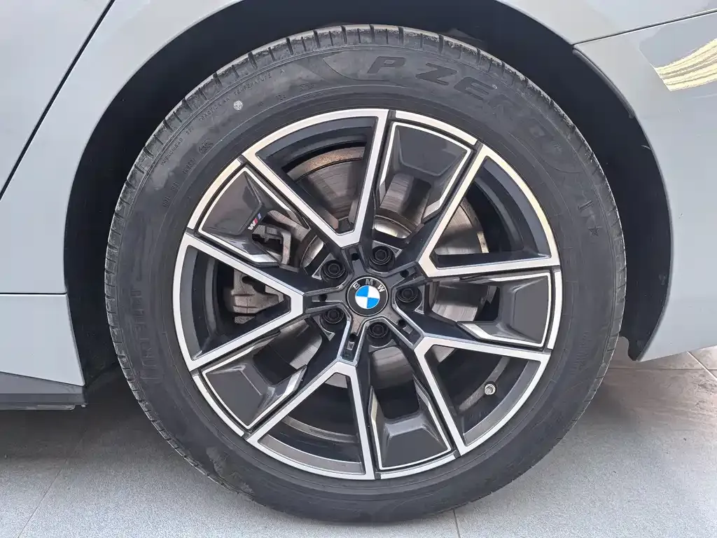 BMW i4 — фото 5