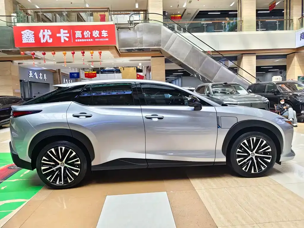 Lexus RZ — фото 6