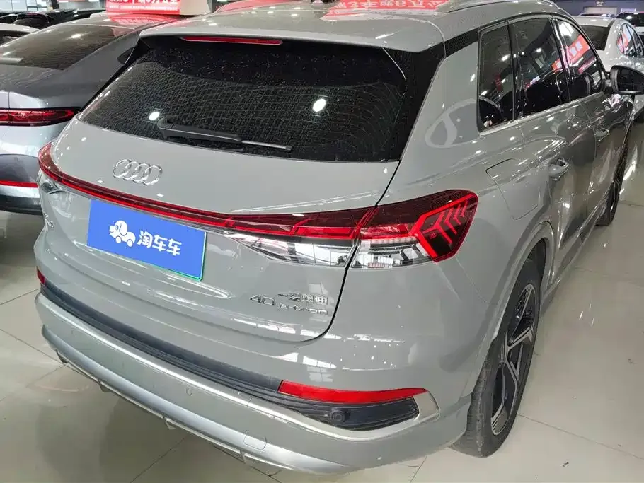 Audi Q4 e-tron — фото 2