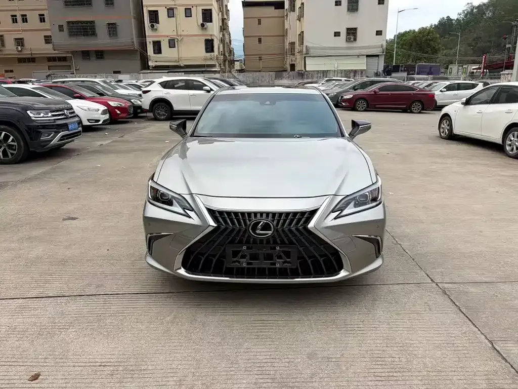 Lexus ES — фото 1