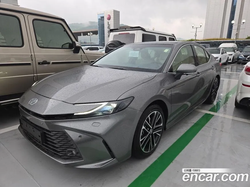 Toyota Camry — фото 1