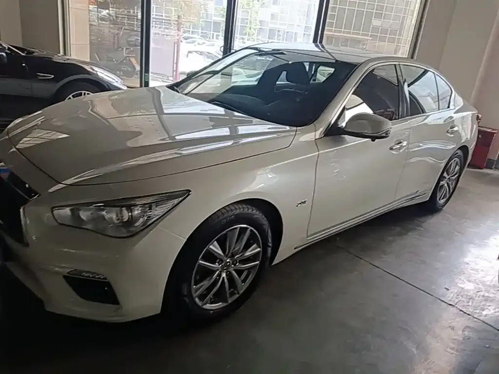 Infiniti Q50L — фото 10