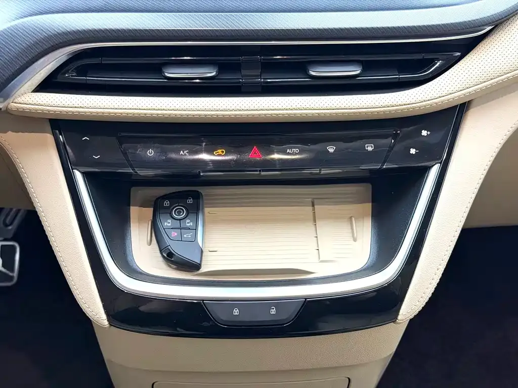 Buick GL8 Hybrid — фото 3