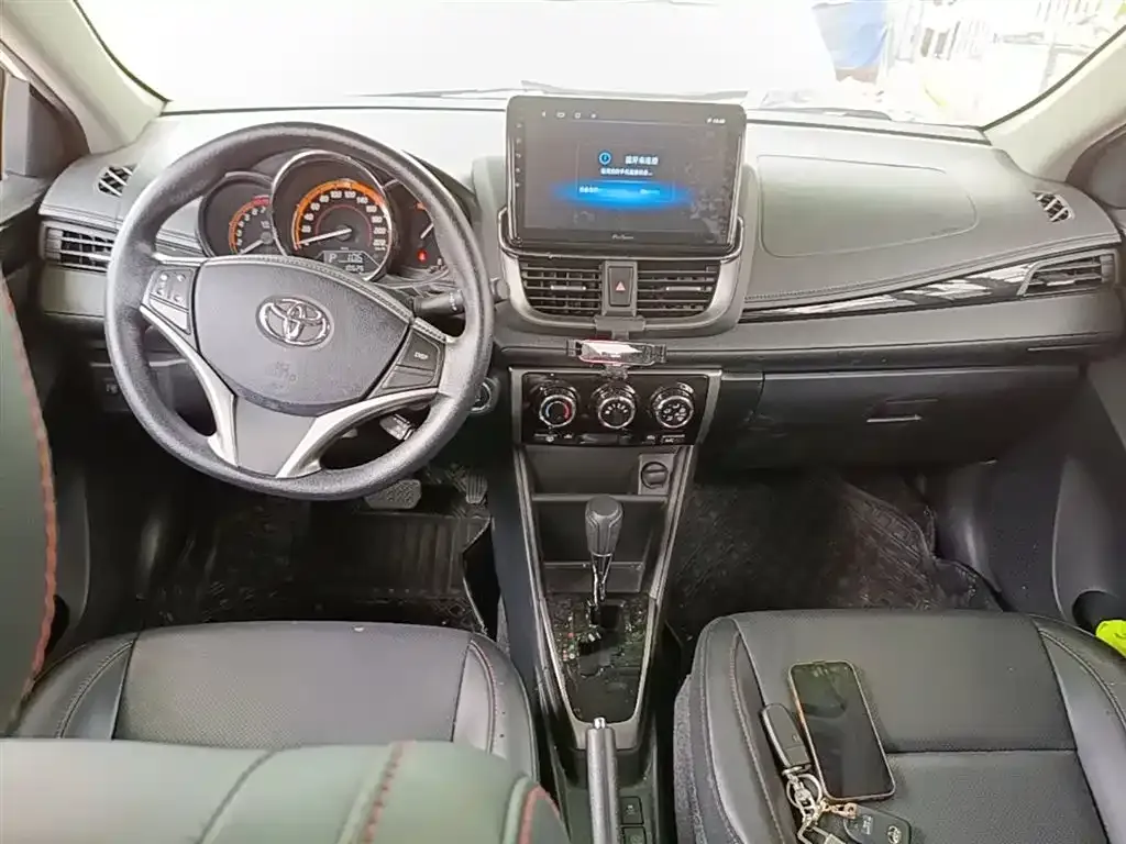 Toyota Yaris L — фото 8