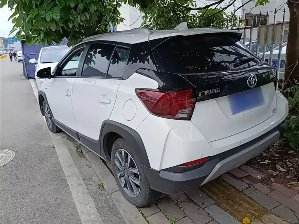Toyota Yaris L — фото 6