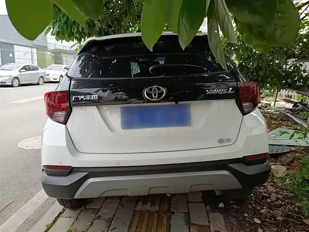 Toyota Yaris L — фото 10