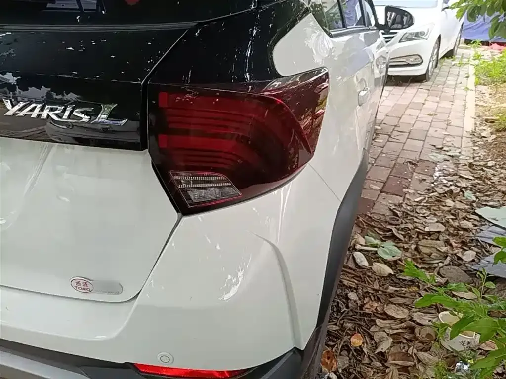 Toyota Yaris L — фото 7