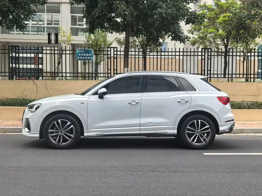 Audi Q3 — фото 9