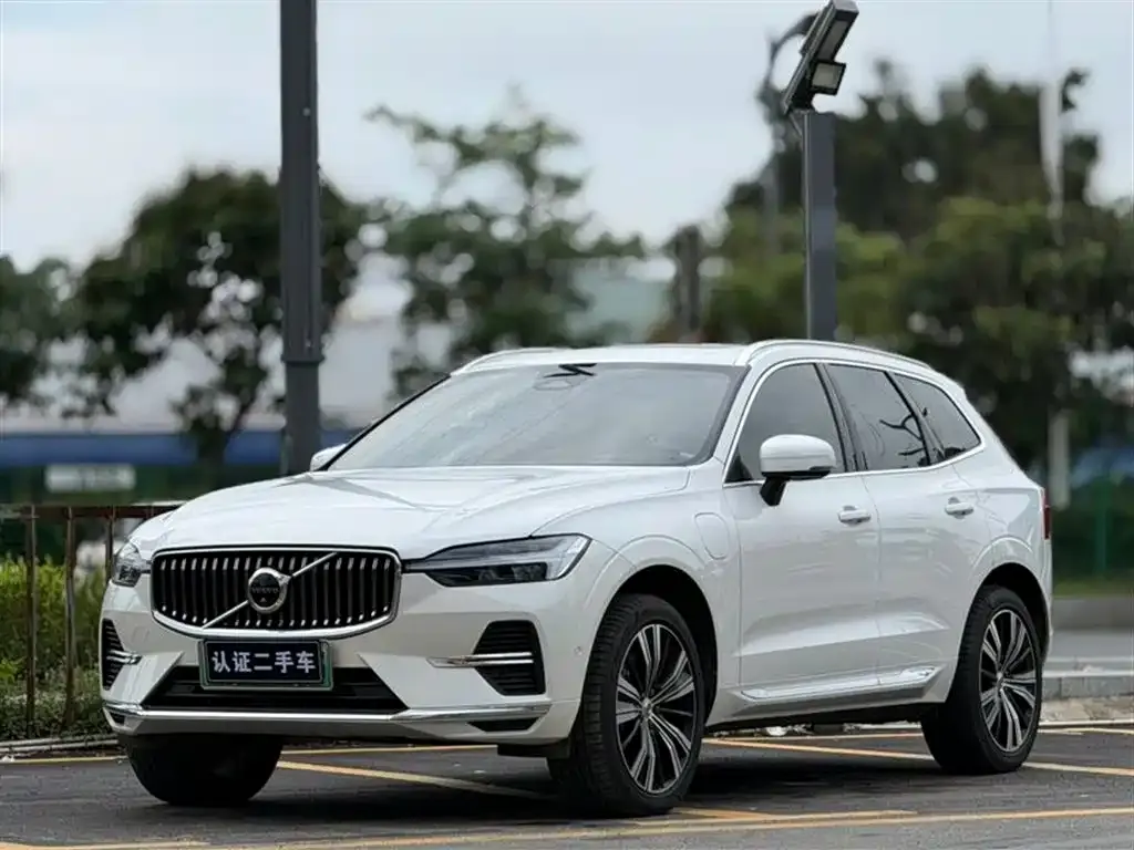 Volvo XC60 PHEV — фото 1