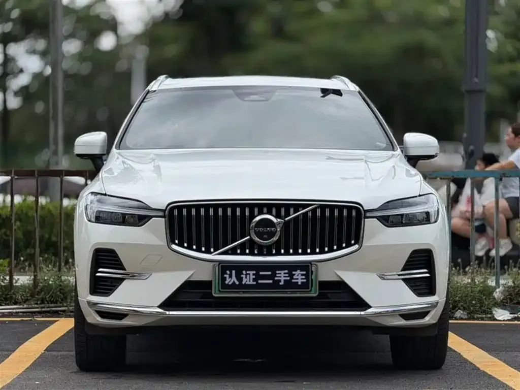 Volvo XC60 PHEV — фото 9