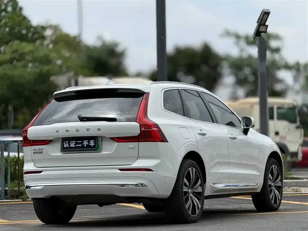 Volvo XC60 PHEV — фото 4