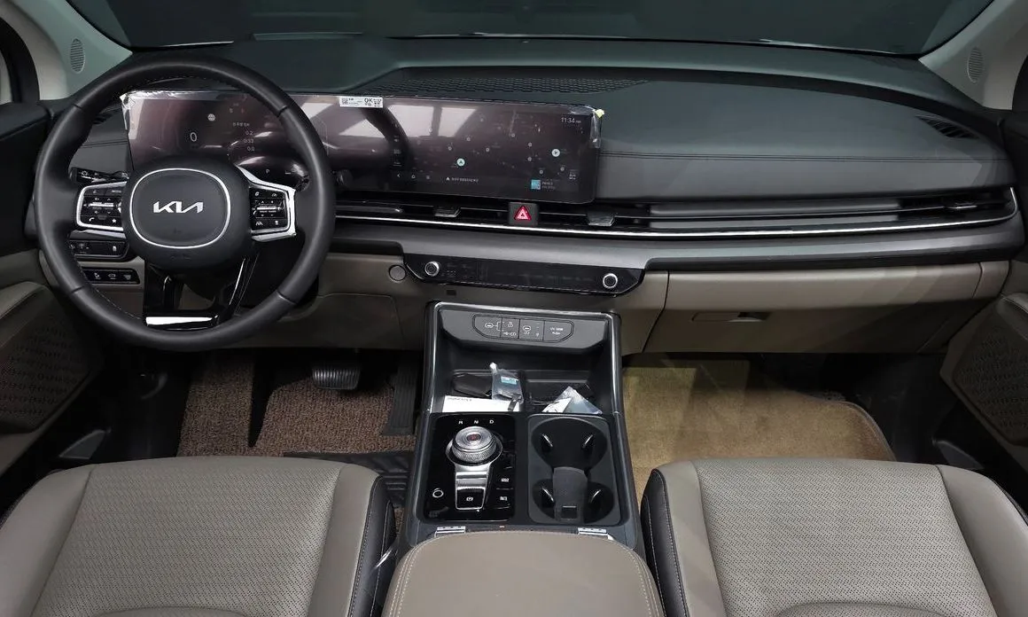Kia Carnival — фото 10