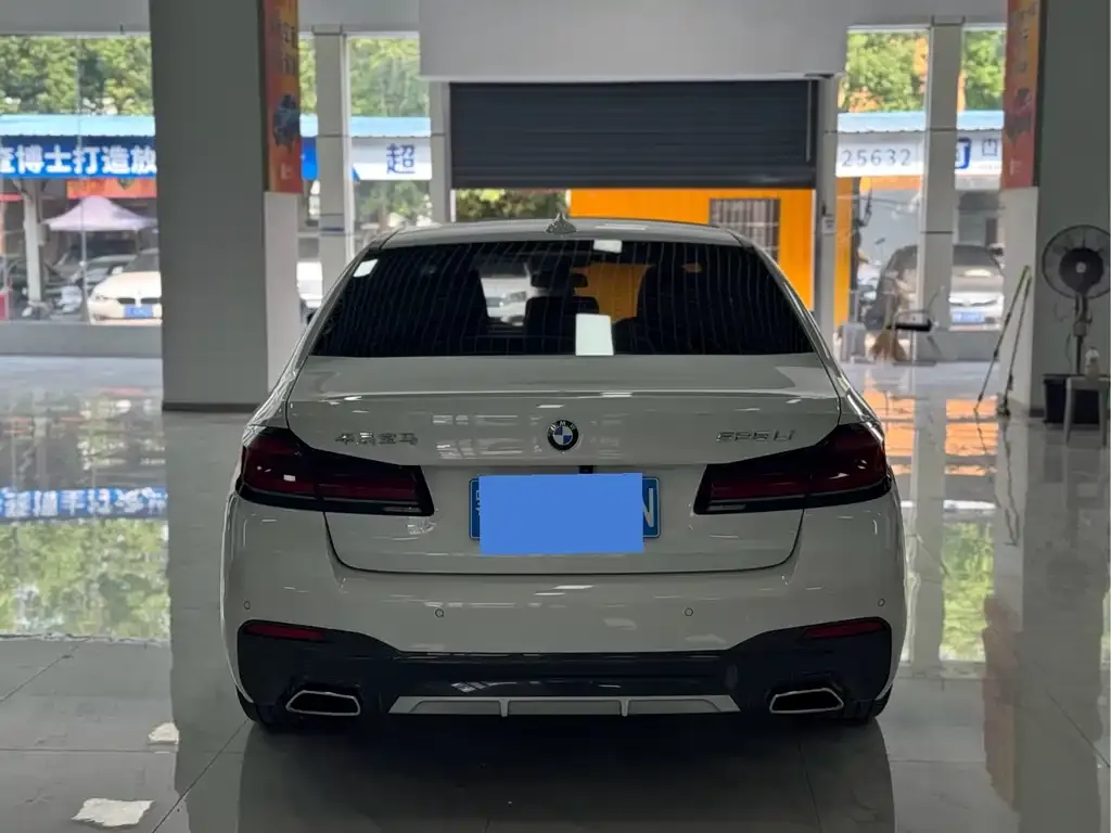BMW 5 Series — фото 10