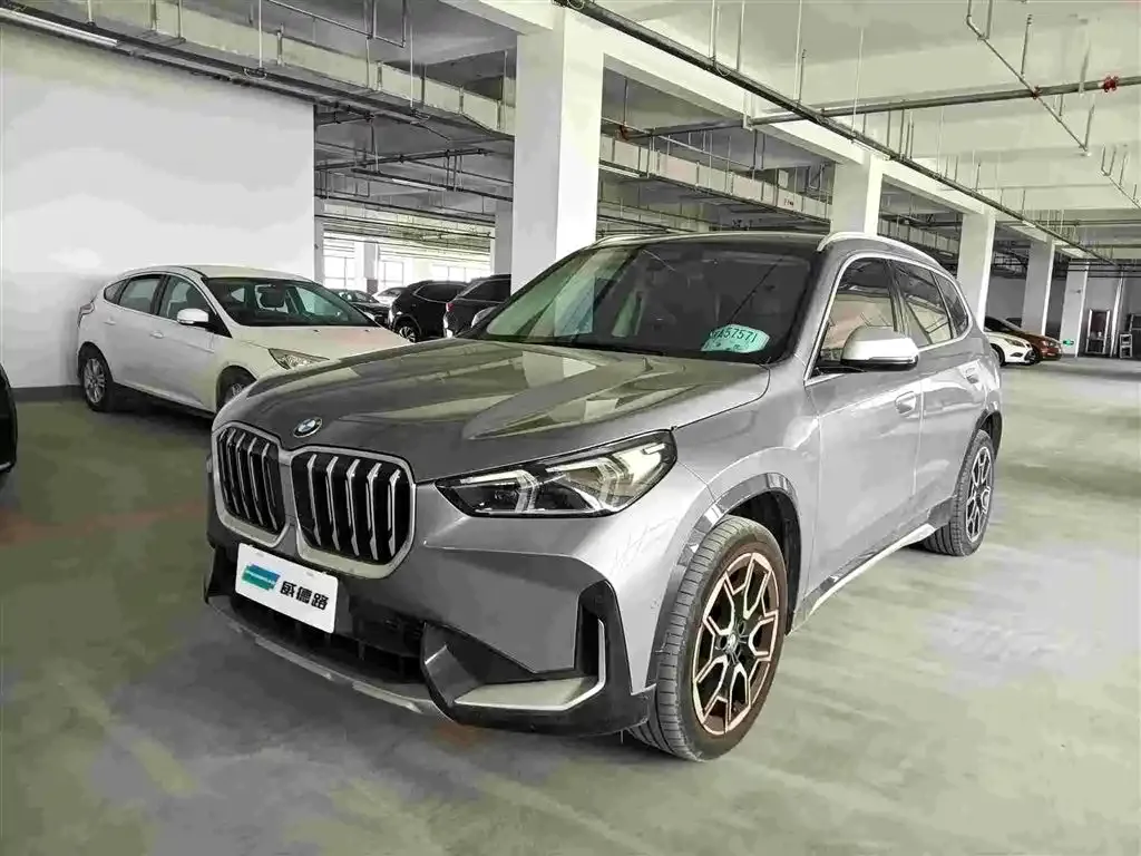 BMW X1 — фото 1