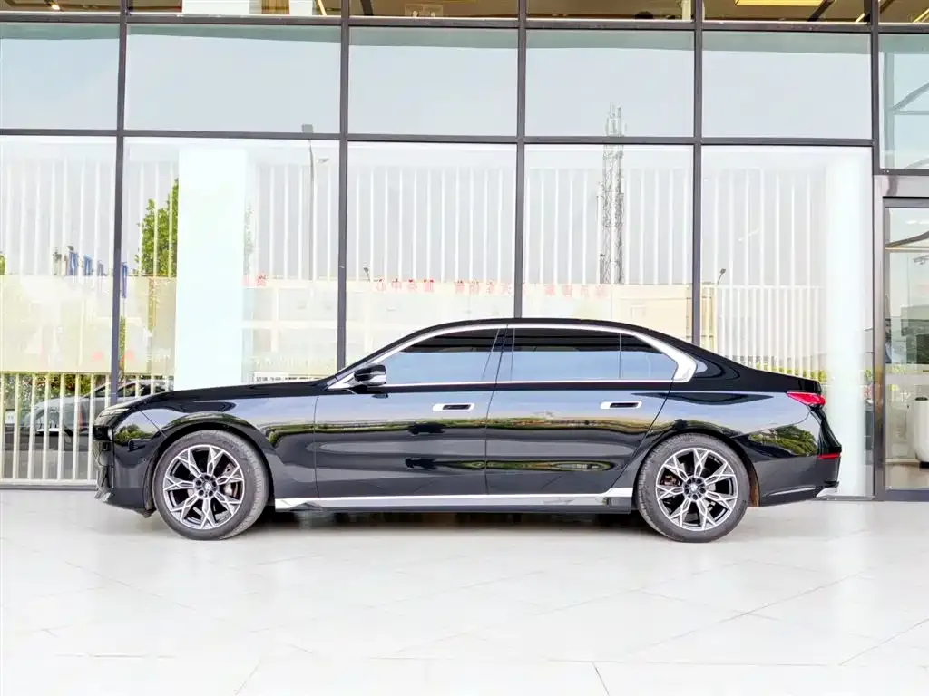 BMW 7 Series — фото 9