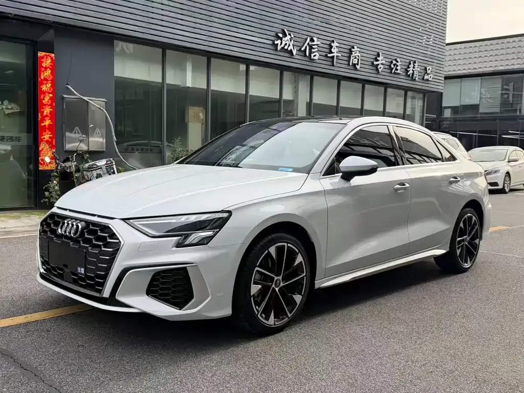 Audi A3 — фото 1