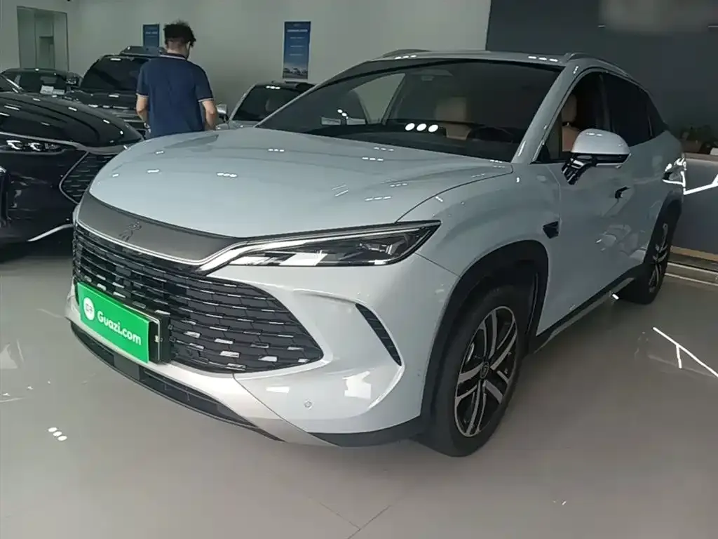 BYD L DM-i — фото 1