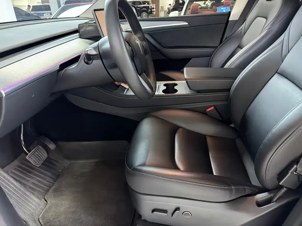 Tesla Model Y — фото 7