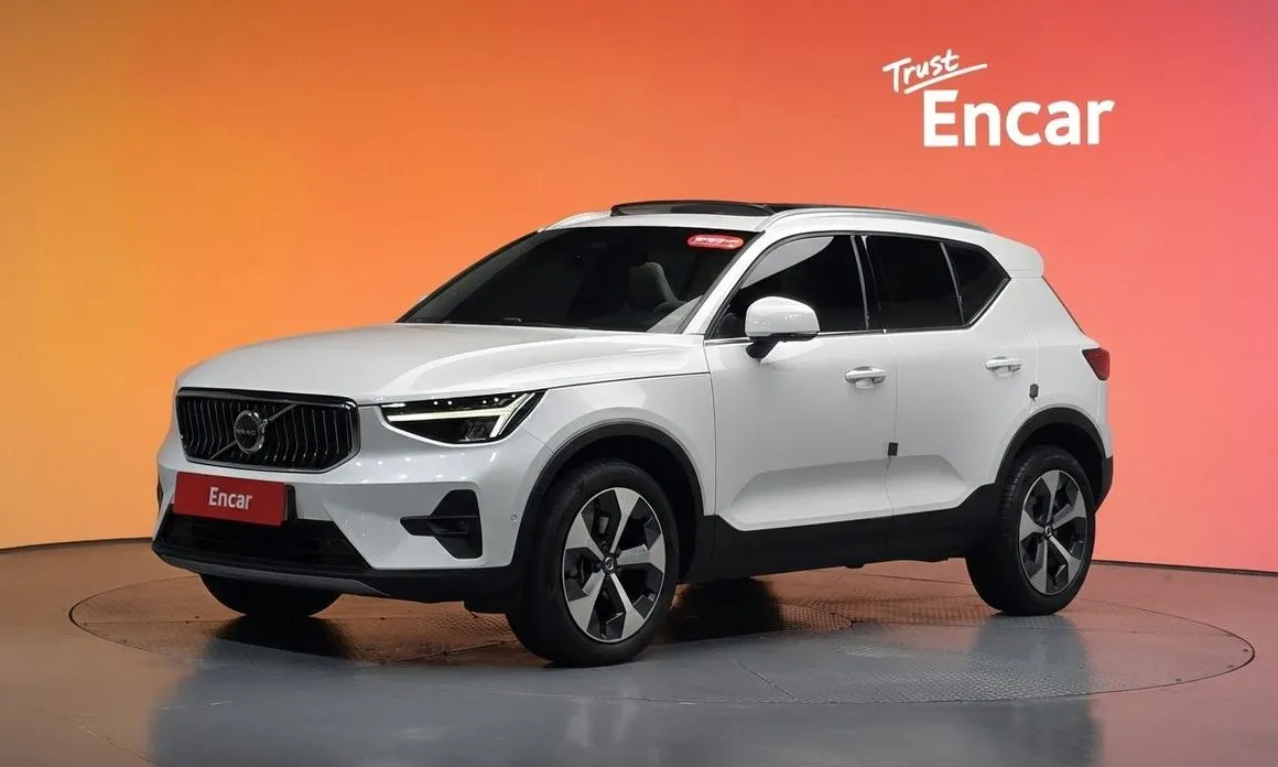 Volvo XC40 — фото 1