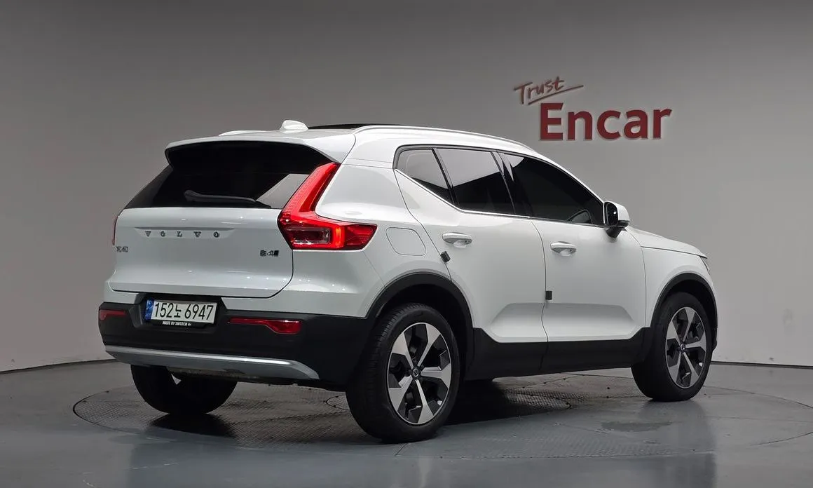 Volvo XC40 — фото 7