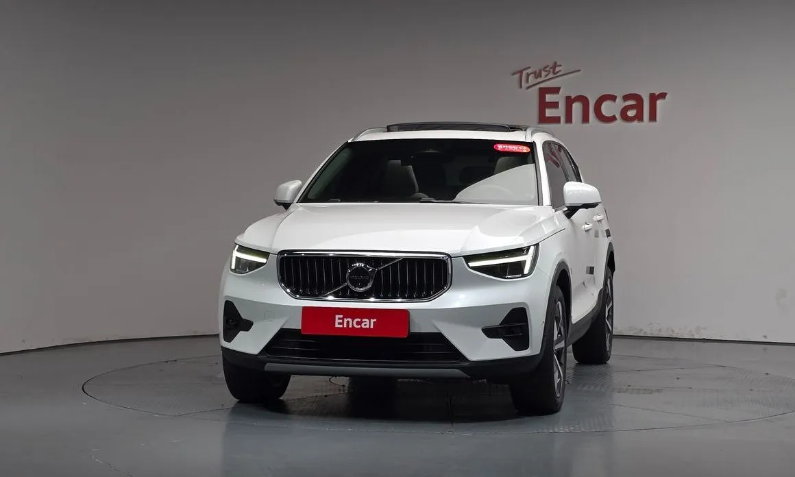 Volvo XC40 — фото 9