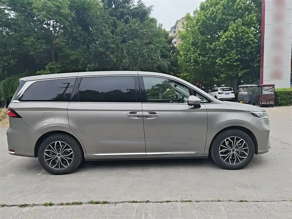 Roewe iMAX8 New Energy — фото 9