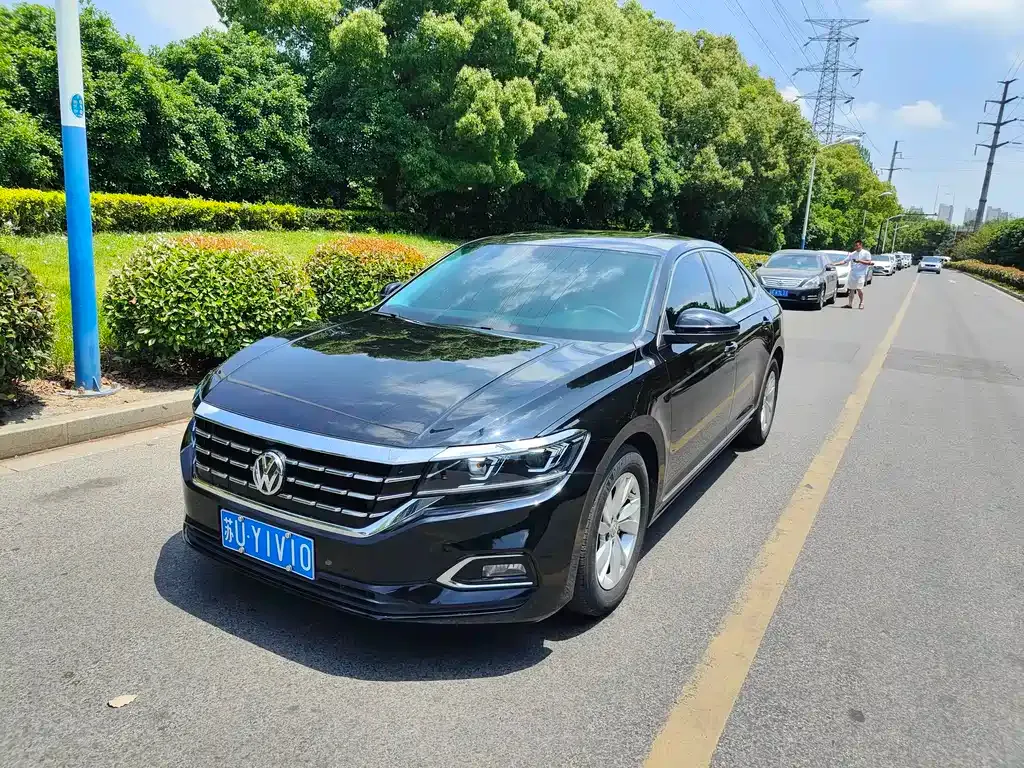 Volkswagen Passat — фото 1