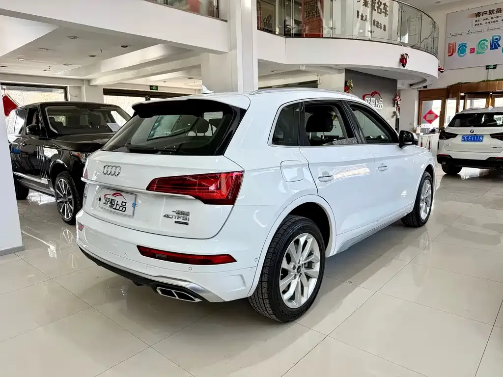 Audi Q5L — фото 10