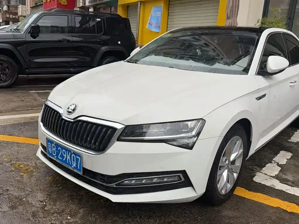 Skoda Superb — фото 1