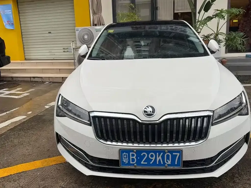 Skoda Superb — фото 9