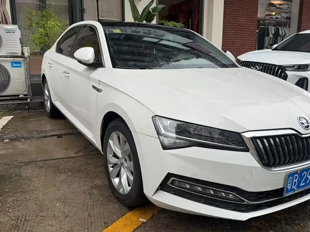 Skoda Superb — фото 3