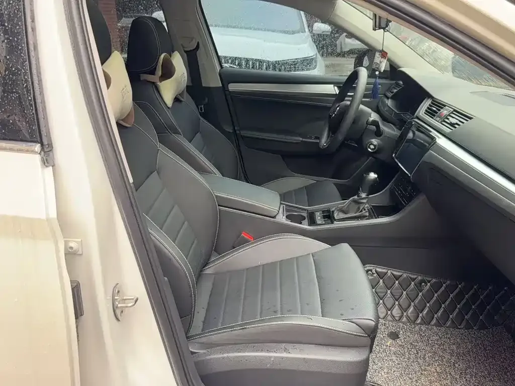 Skoda Superb — фото 7