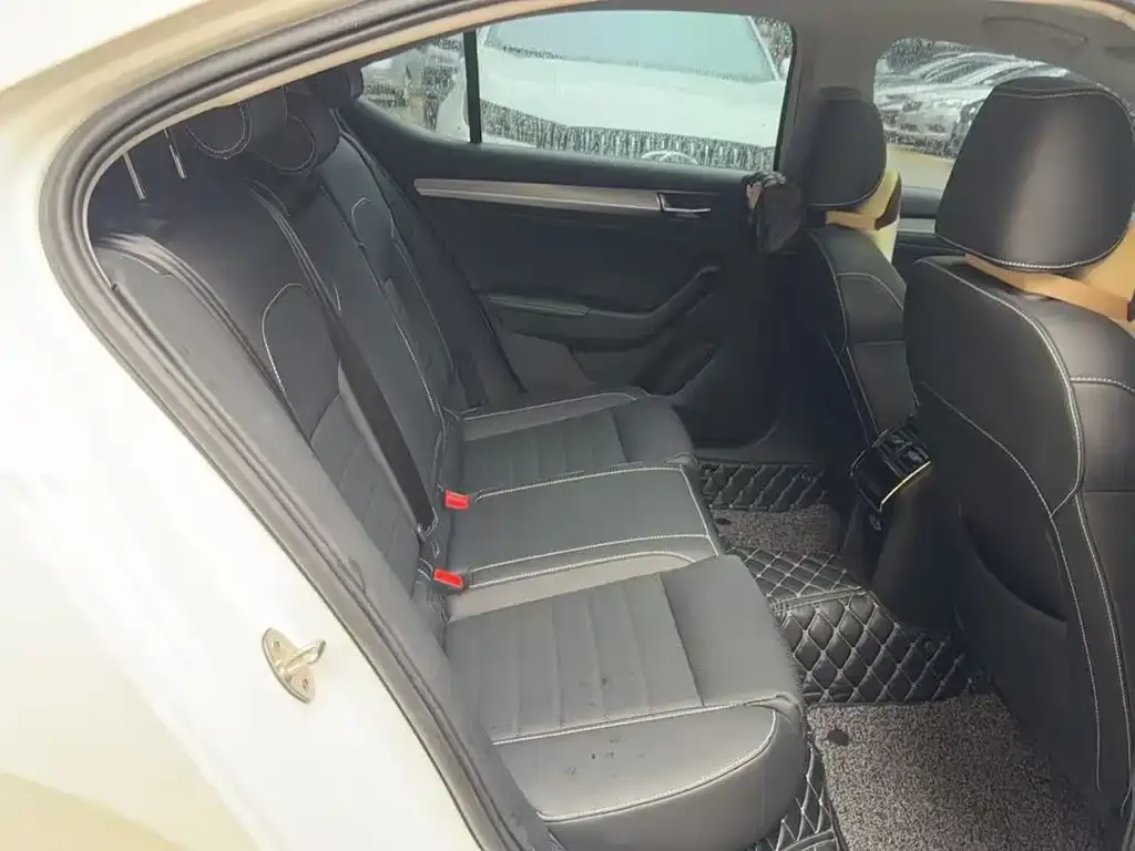 Skoda Superb — фото 2