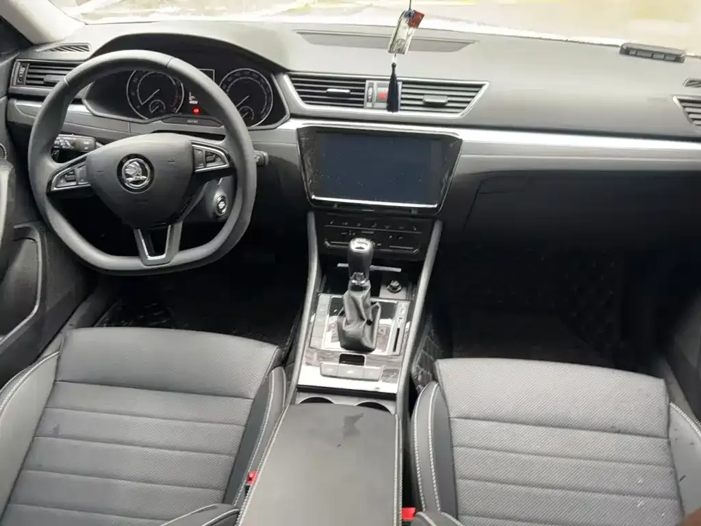 Skoda Superb — фото 4