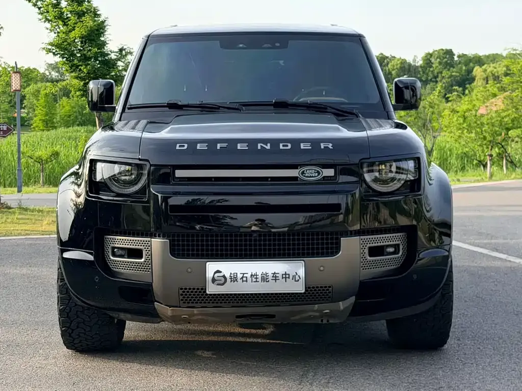 Land Rover Defender — фото 1