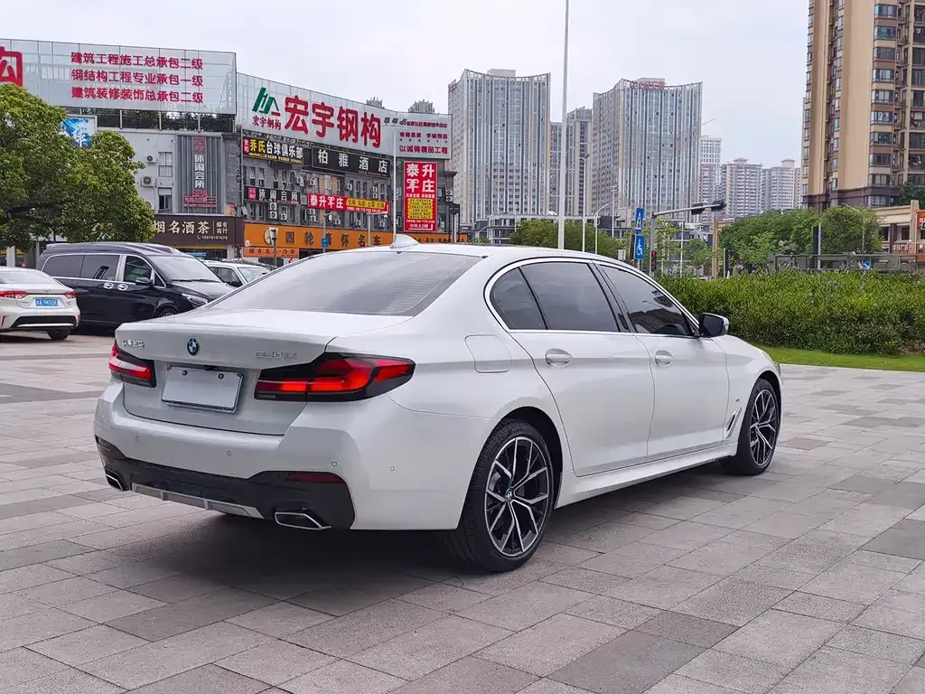 BMW 5 Series — фото 10