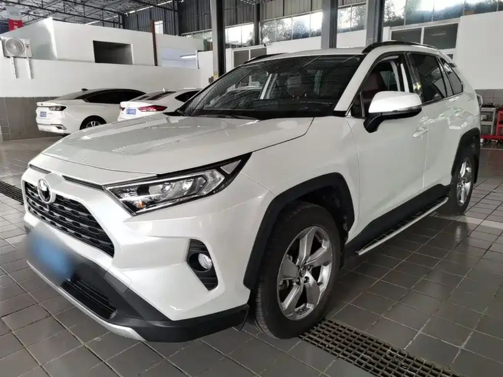 Toyota RAV4 — фото 1