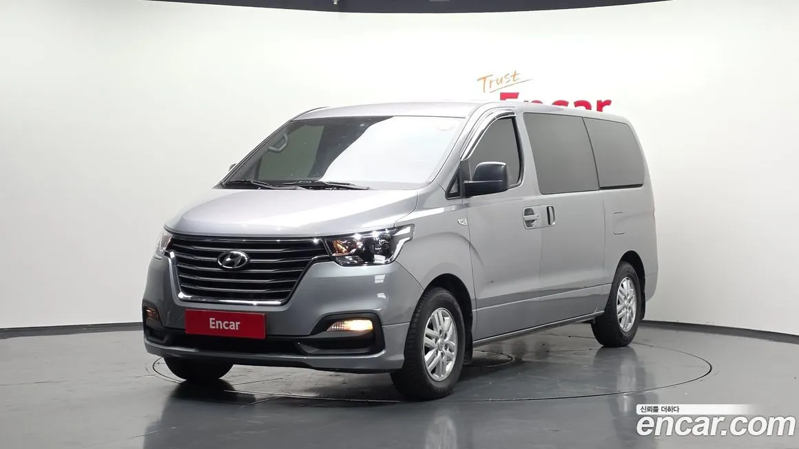 Hyundai Starex — фото 1