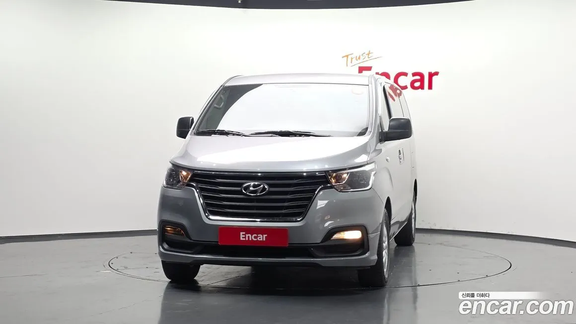 Hyundai Starex — фото 3