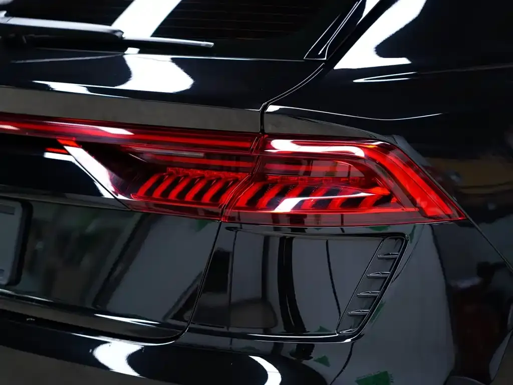 Audi RS Q8 — фото 10