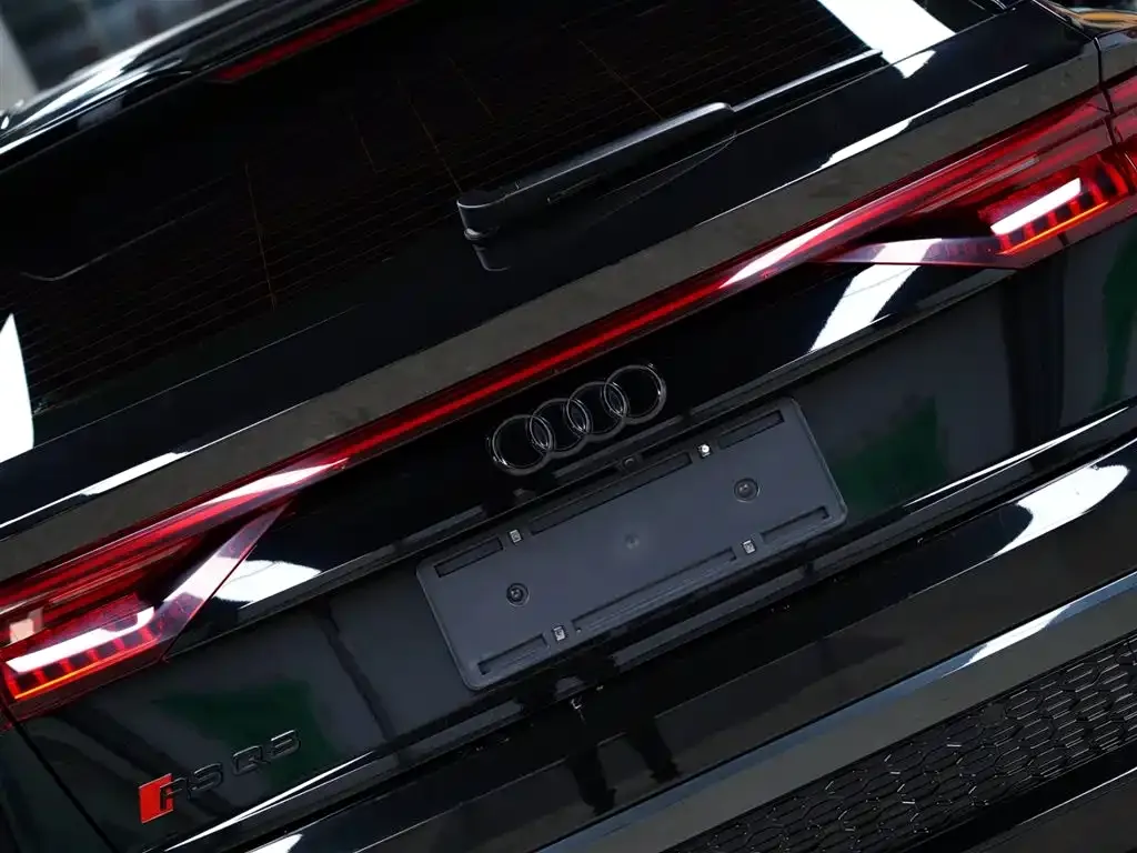 Audi RS Q8 — фото 9