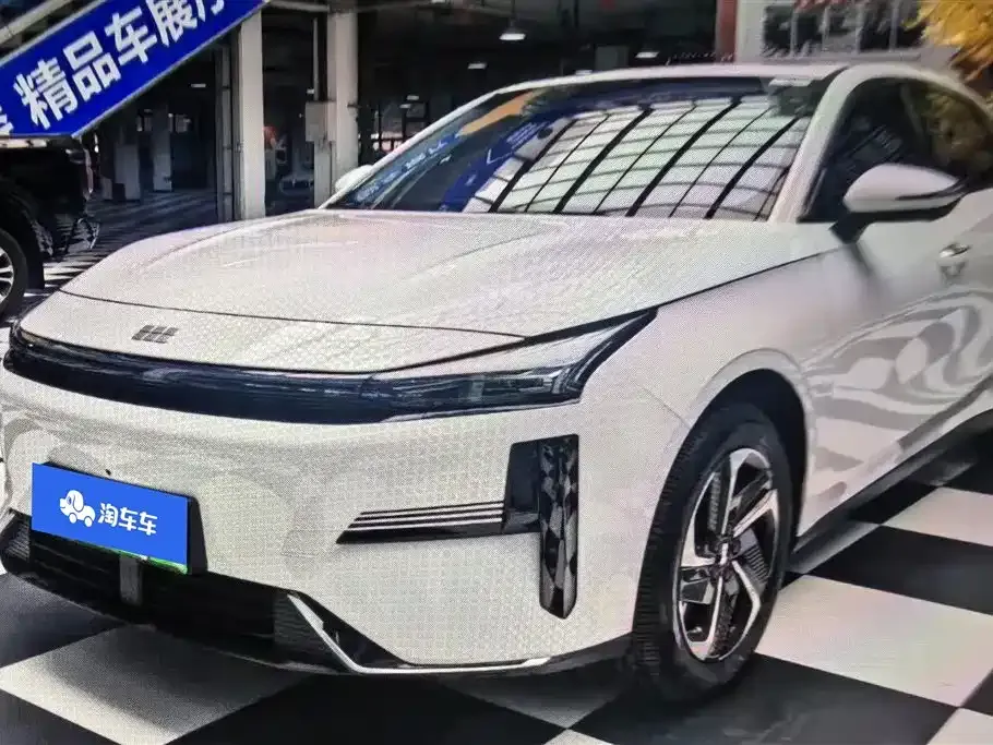 Geely Galaxy L6 — фото 1