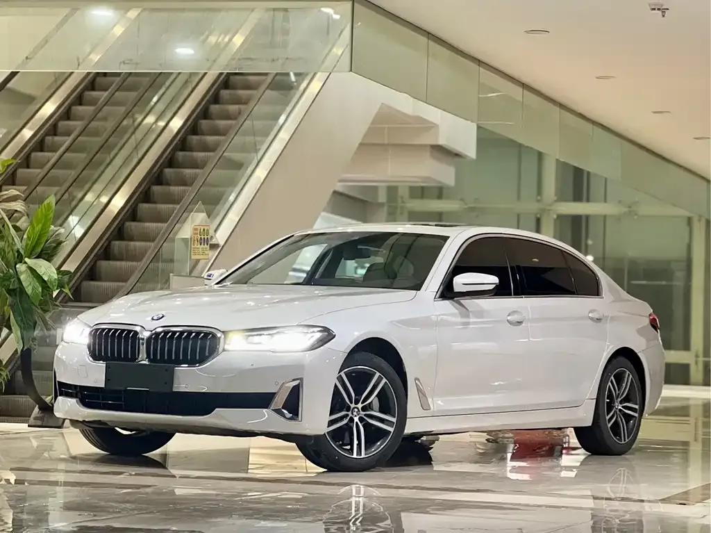 BMW 5 Series — фото 1