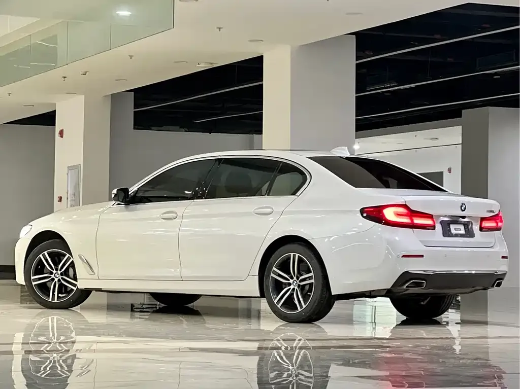 BMW 5 Series — фото 8